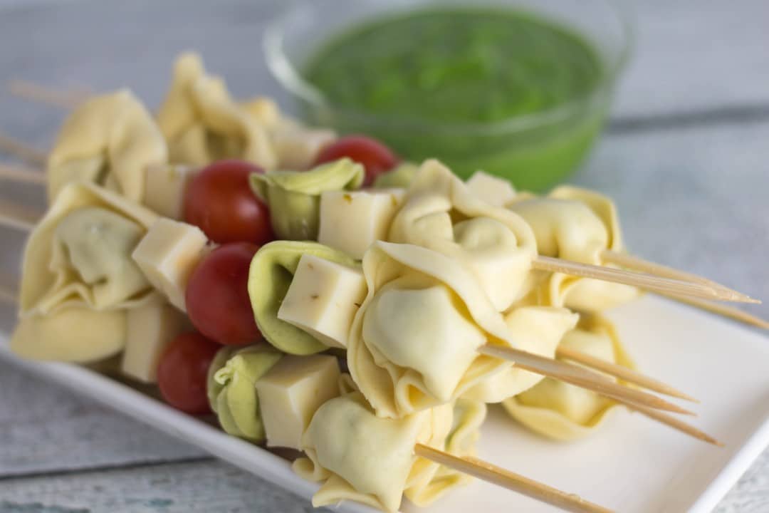 Happy Spring! These tortellini skewers with lemon spinach pesto are a perfect light and satisfying appetizer! | Krollskorner.com