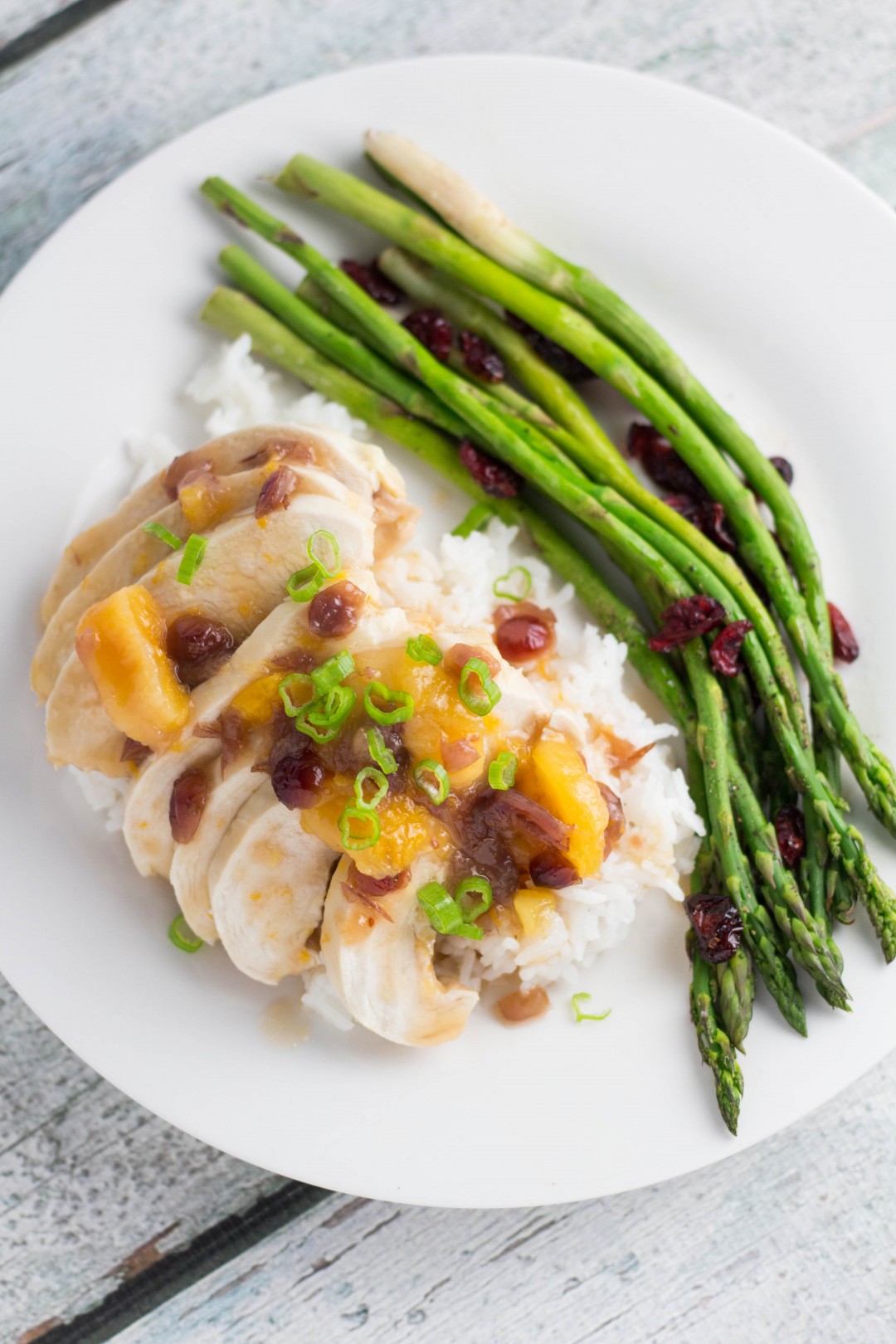 Cranberry-Apricot Chicken - easy yet elegant meal to impress your loved ones this Easter! #CranberryBogBlogger #CranberryInstitute
