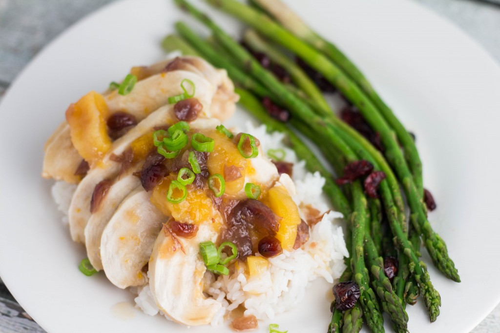 Cranberry-Apricot Chicken - easy yet elegant meal to impress your loved ones this Easter! #CranberryBogBlogger #CranberryInstitute
