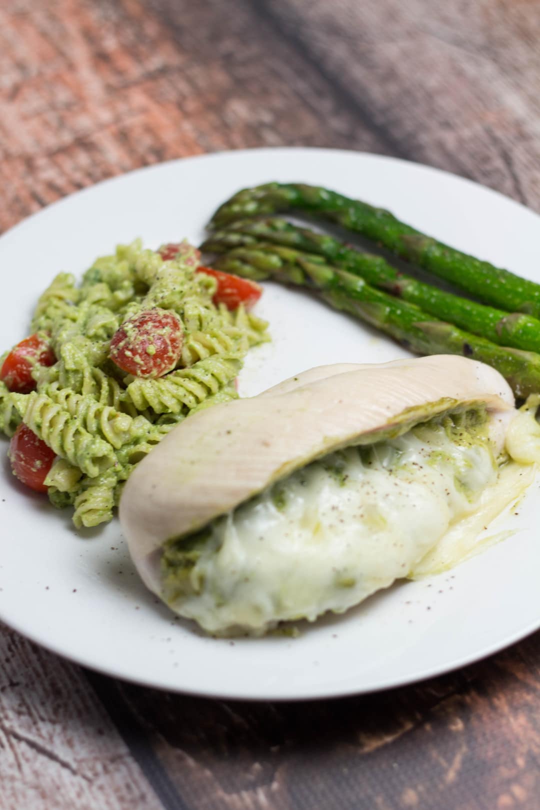 Pesto Stuffed Baked Chicken - an elegant but simple dinner to impress your loved one! | Krollskorner.com