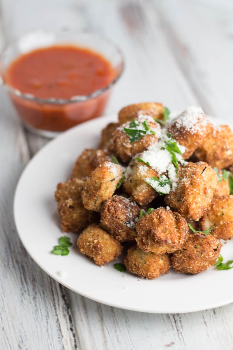 Mini Eggplant Bites w/ Marinara - perfect last minute Super Bowl Appetizer! | Krollskorner.com