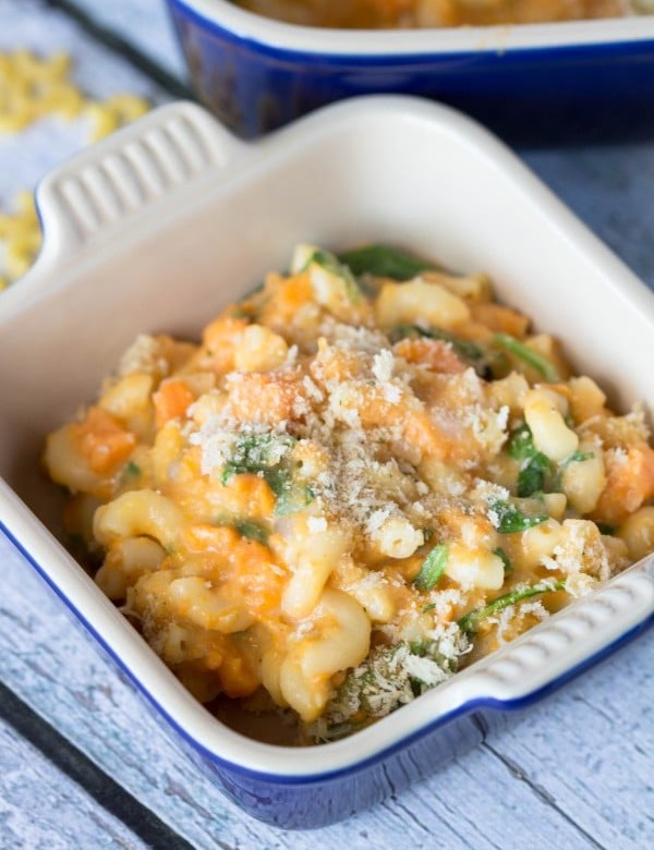 Tired of your same ol' mac and cheese lunch? Turn up the flavor and the nutrients with this sweet potato mac and cheese bake! Perfect for weekday lunches! | Krollskorner.com