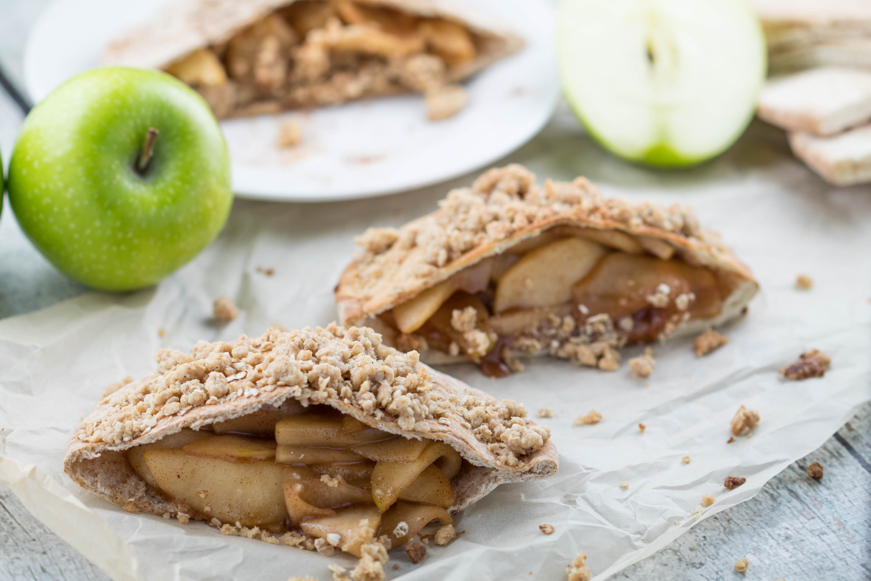 #AD - Apple Pie Stuffed Pitas - a healthy and satisfying dessert! #TheRecipeRedux |krollskorner.com