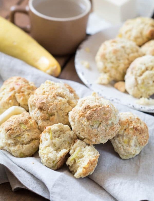 These Yellow Squash Cheesy Biscuit will be perfect at your Easter Brunch! |Krollskorner.com