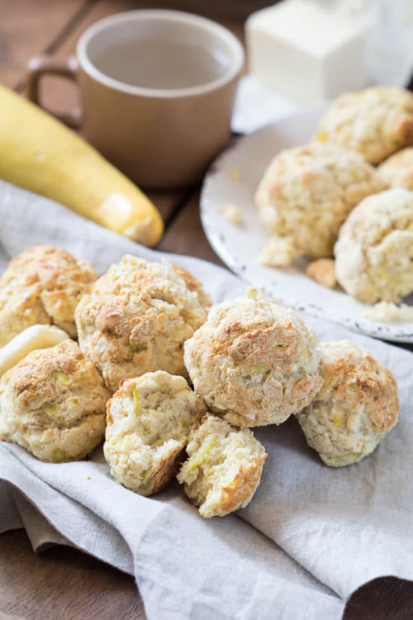 These Yellow Squash Cheesy Biscuit will be perfect at your Easter Brunch! |Krollskorner.com