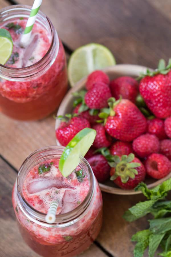 This Strawberry Kombucha Mojito is the refreshing summertime drink you've been searching for! |Krollskorner.com
