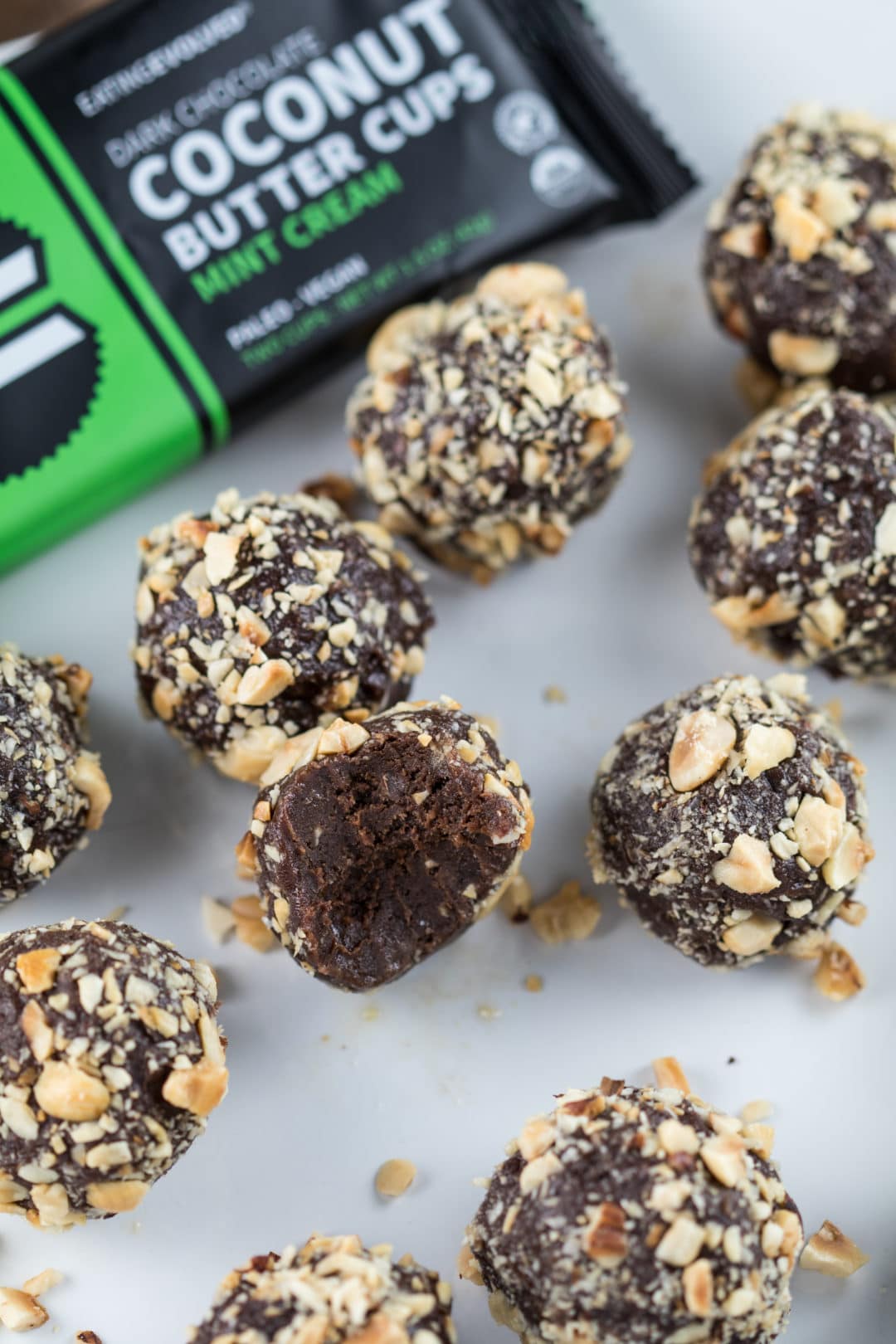 These 7-Ingredient Brownie Mint Energy Bites are a delicious afternoon snack or after dinner treat! | krollskorner.com