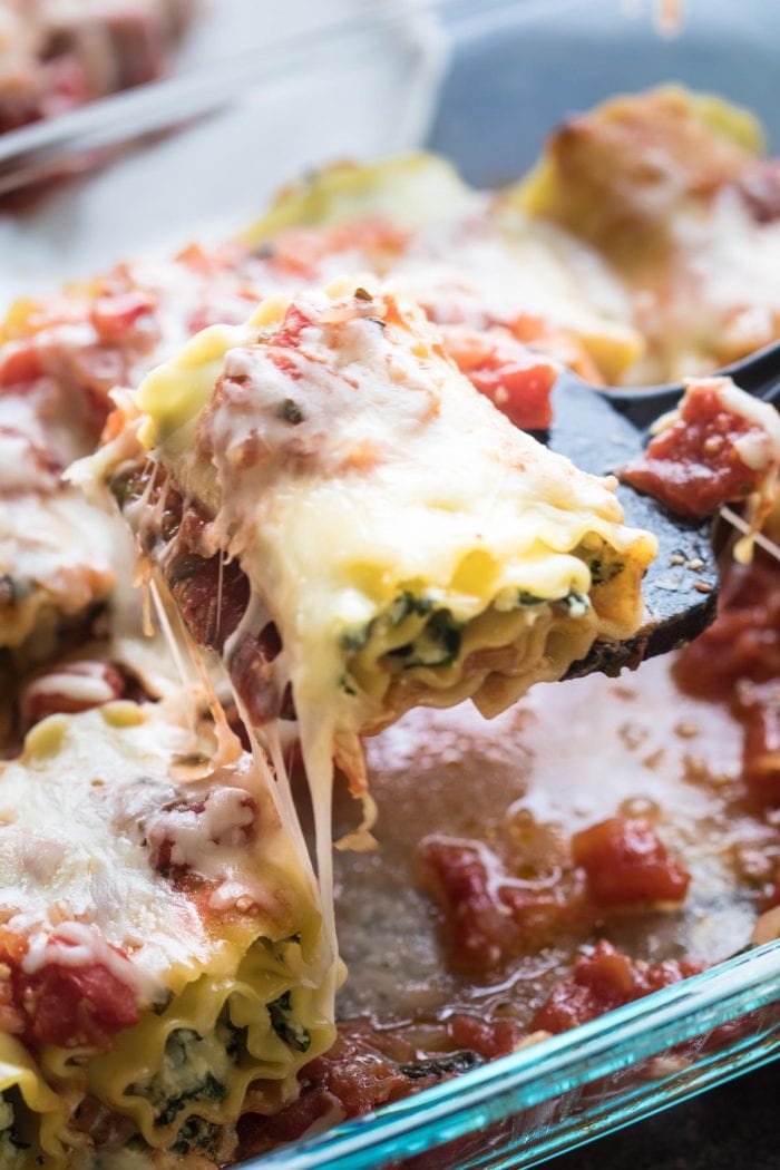 Cheesy Spinach Lasagna Roll Ups - Fun way to make lasagna!
