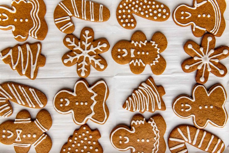 gingerbread men, christmas trees, snow flakes, and candy cane gingerbread cookies with white icing