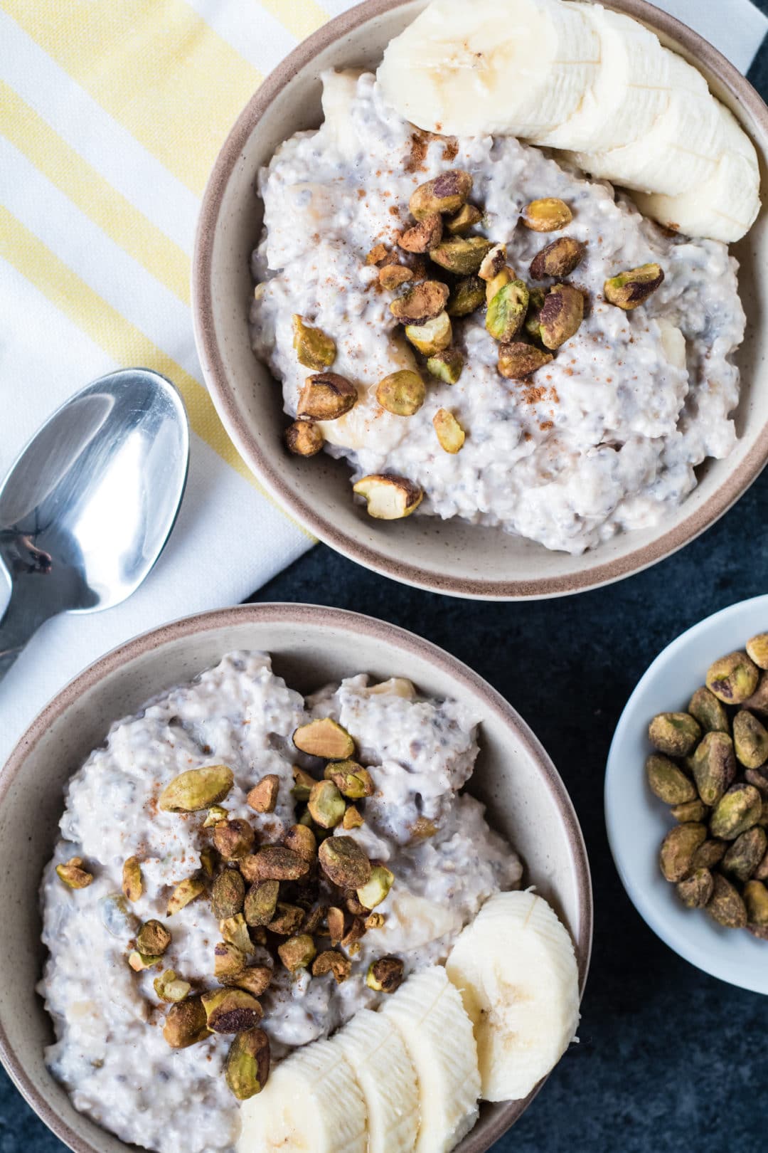 Overnights Oats have been one of the most enjoyable breakfasts for me lately. It's easy to make, convenient, healthy and super delicious. Especially when made with heart-healthy pistachios from Wonderful Pistachios! #TheRecipeRedux #Sponsored