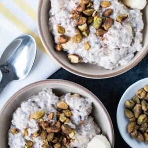 Overnights Oats have been one of the most enjoyable breakfasts for me lately. It's easy to make, convenient, healthy and super delicious. Especially when made with heart-healthy pistachios from Wonderful Pistachios! #TheRecipeRedux #Sponsored