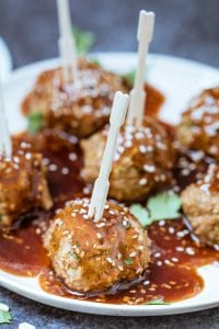 Sriracha Teriyaki Ground Turkey Meatballs...such an easy & delicious recipe!! Whip these bad boys up with rice & broccoli for an easy weeknight dinner! krollskorner.com