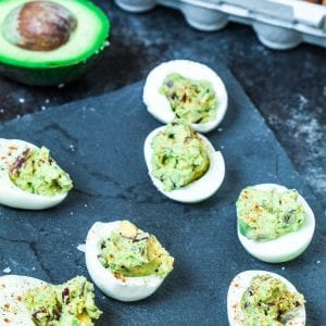 Knäck dessa Avocado Deviled Eggs, du kommer inte att ångra det! | Krollskorner.com