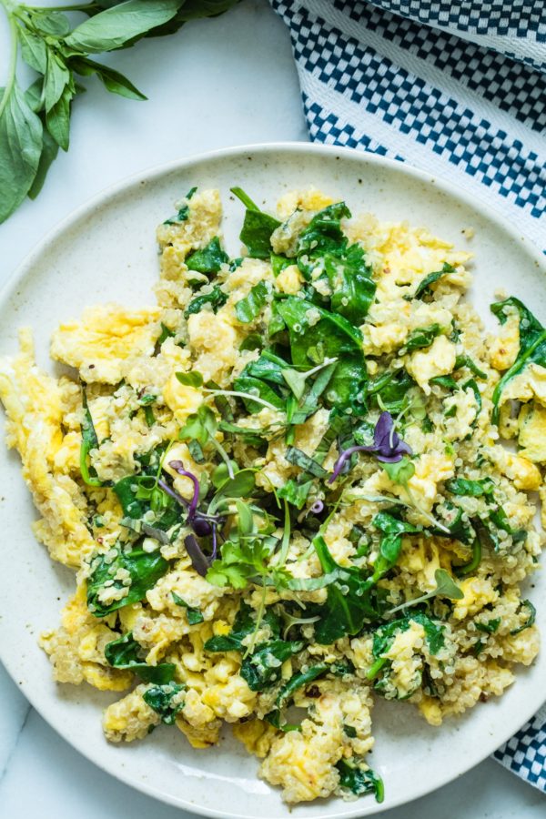 High Protein Healthy Egg Scramble With Quinoa (20g protein/serving!)