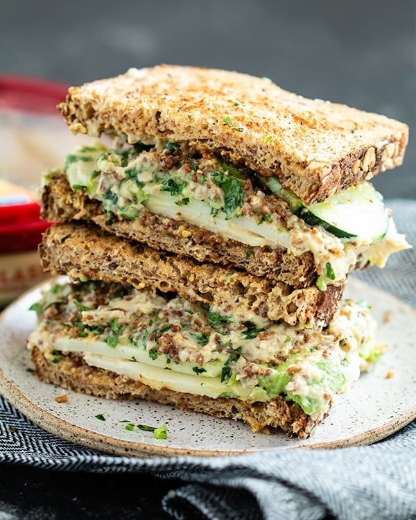 #AD Tabbouleh Hummus Avocado Sandwich - plant based, delicious, and flavorful! #sabra #krollskorner #sandwich #thereciperedux