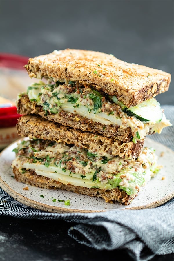 Tabbouleh Hummus Avocado Sandwich - plant based, delicious, and flavorful! #sabra #krollskorner #sandwich #thereciperedux