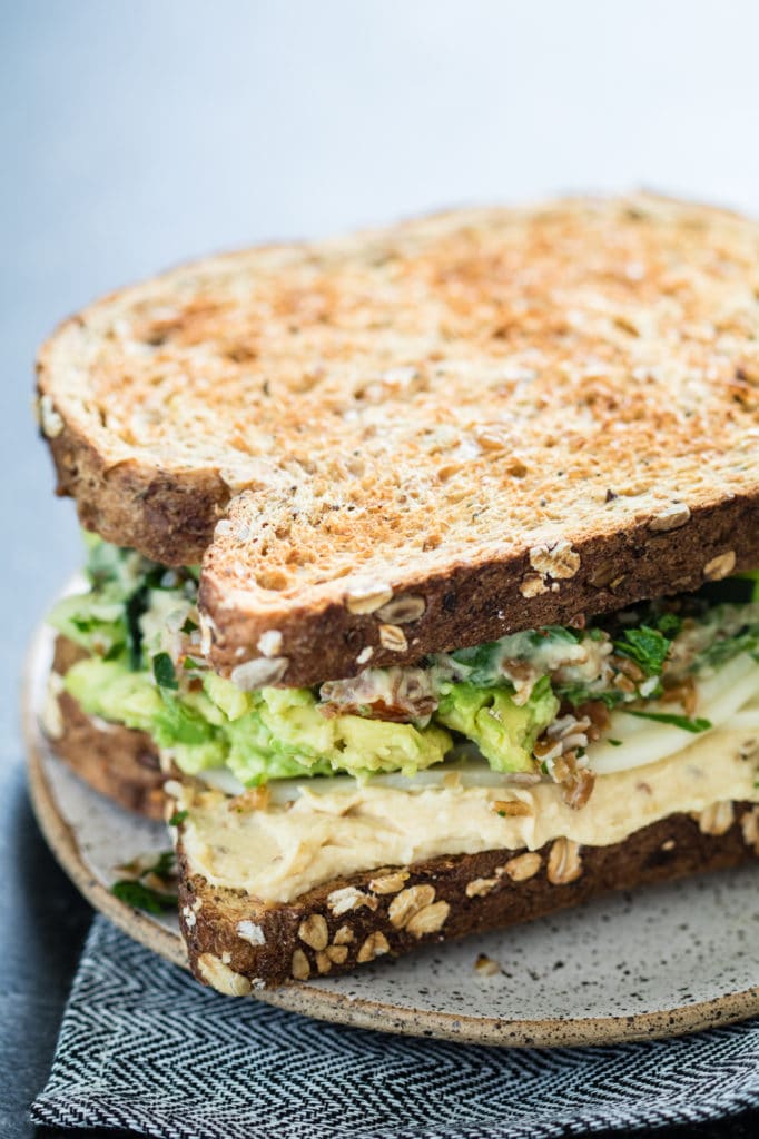 #AD Tabbouleh Hummus Avocado Sandwich - plant based, delicious, and flavorful! #sabra #krollskorner #sandwich #thereciperedux