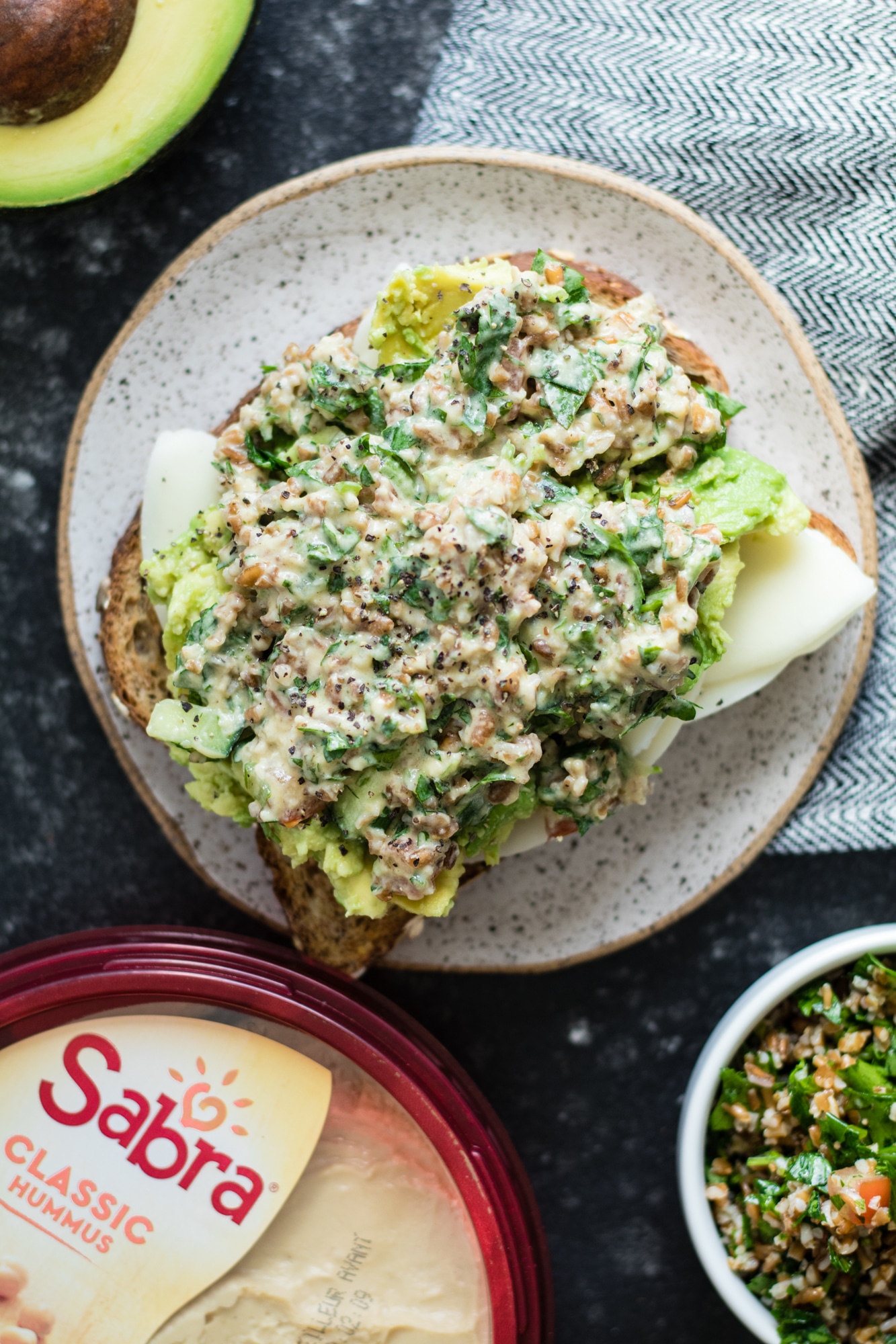 #AD Tabbouleh Hummus Avocado Sandwich - plant based, delicious, and flavorful! #sabra #krollskorner #sandwich #thereciperedux