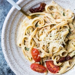 EASY Creamy Tuscan Mushroom Sauce with Fettuccini! Weeknight dinner you'll want on repeat! @BLENDABELLA #blendabella #zestymexican #rustictuscan #coconutthai #krollskorner
