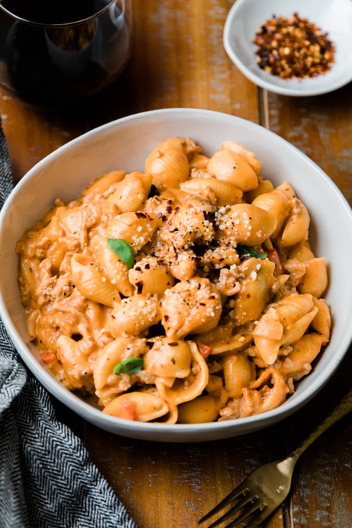 creamy shell pasta in a white bowl