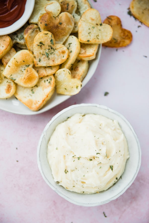 mashed potatoes in a white bowl