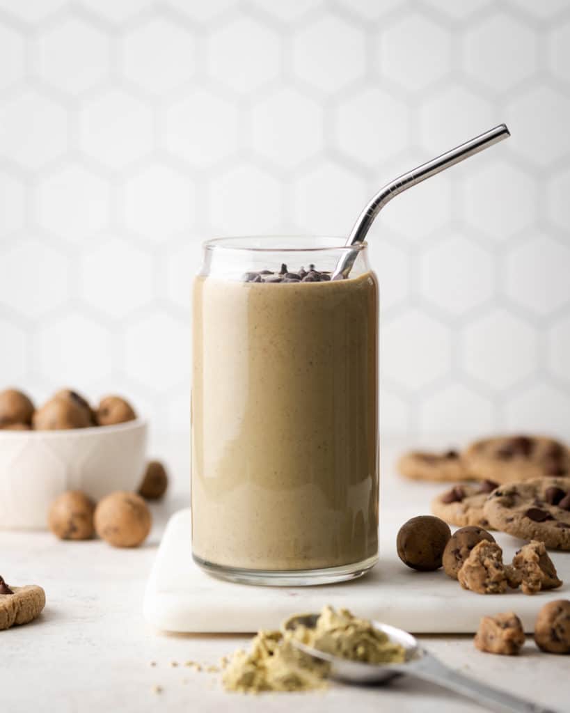 Cookie Dough Smoothie (Plant Based!)