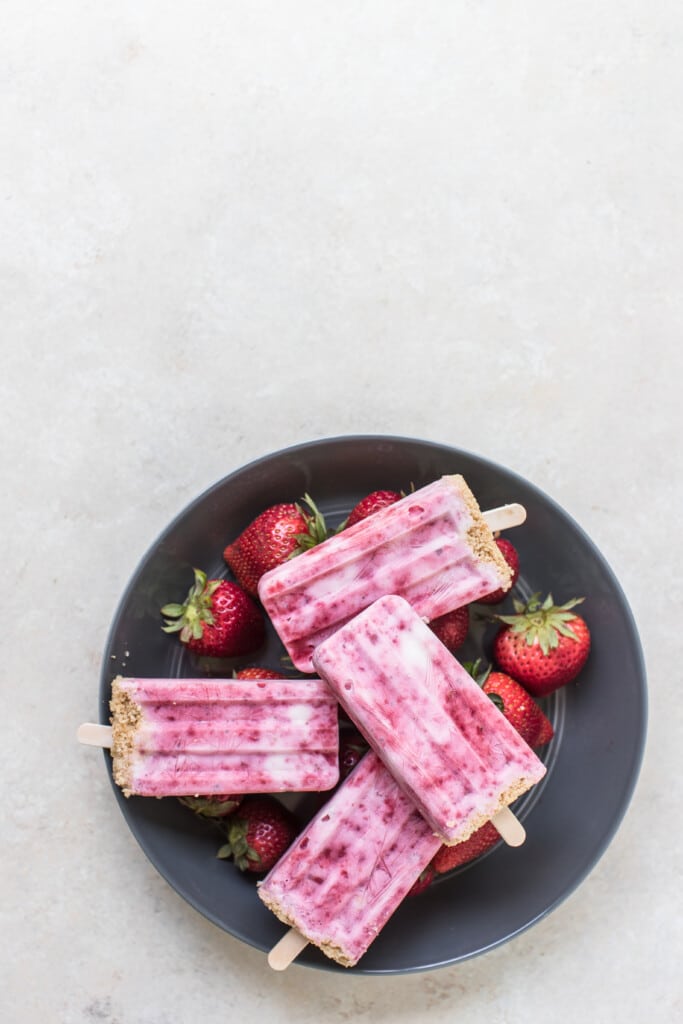 strawberry shortcake popsicle with vanilla wafer crust