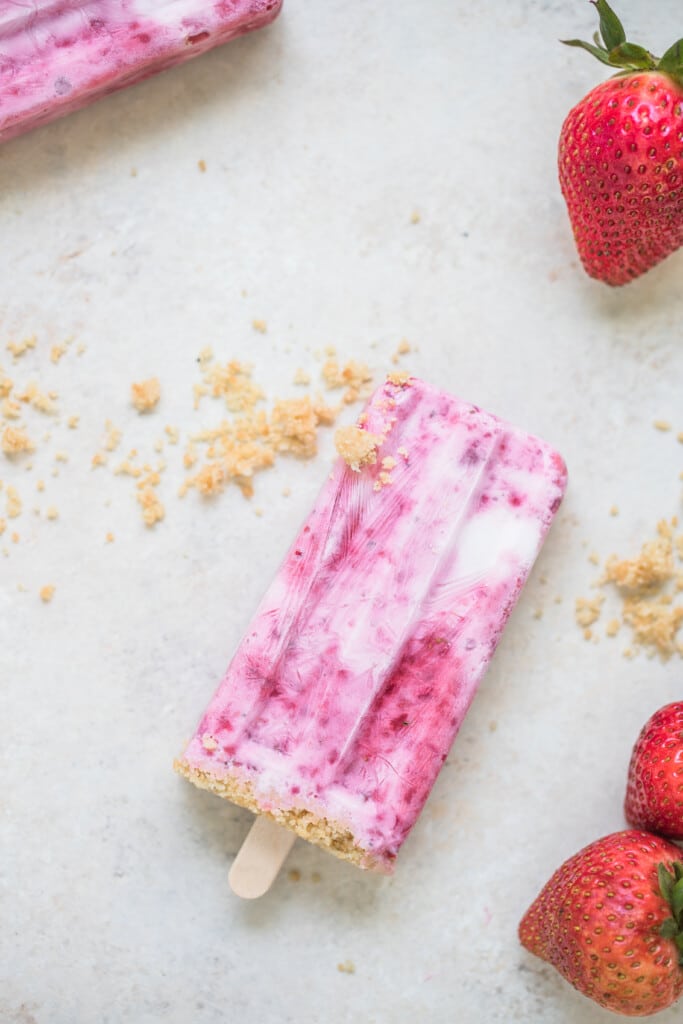 strawberry shortcake popsicle with vanilla wafer crust