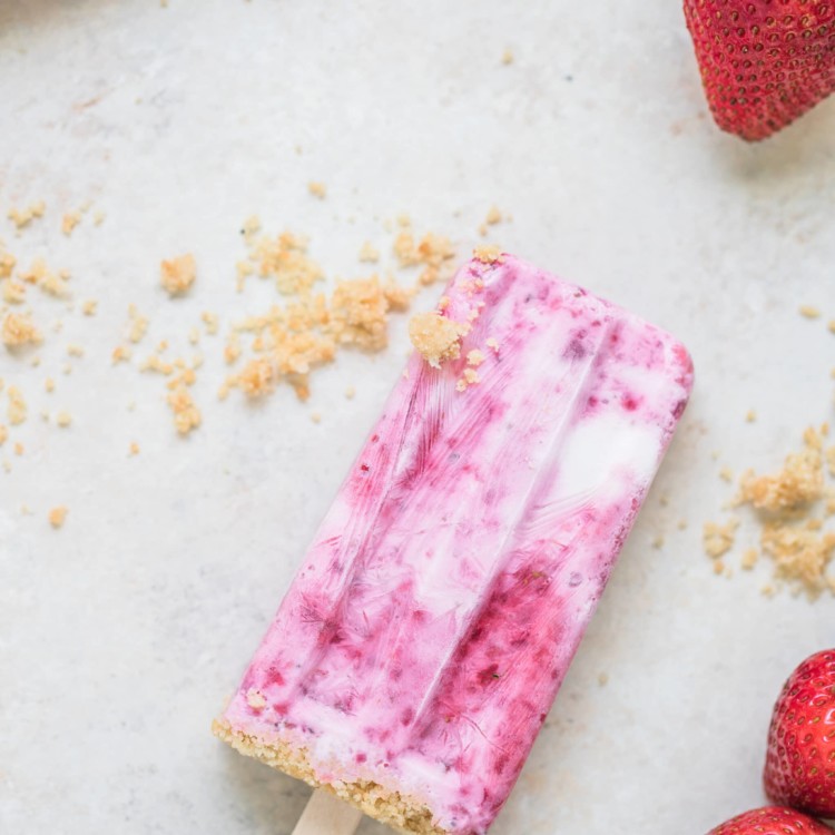 strawberry shortcake popsicle with vanilla wafer crust