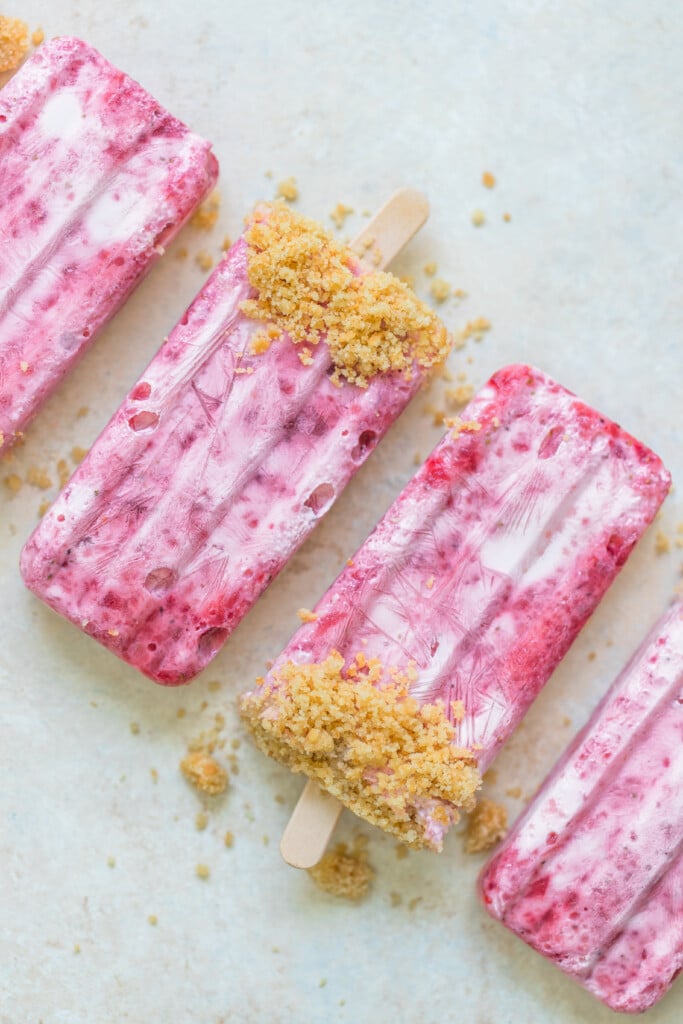 strawberry shortcake popsicle with vanilla wafer crust