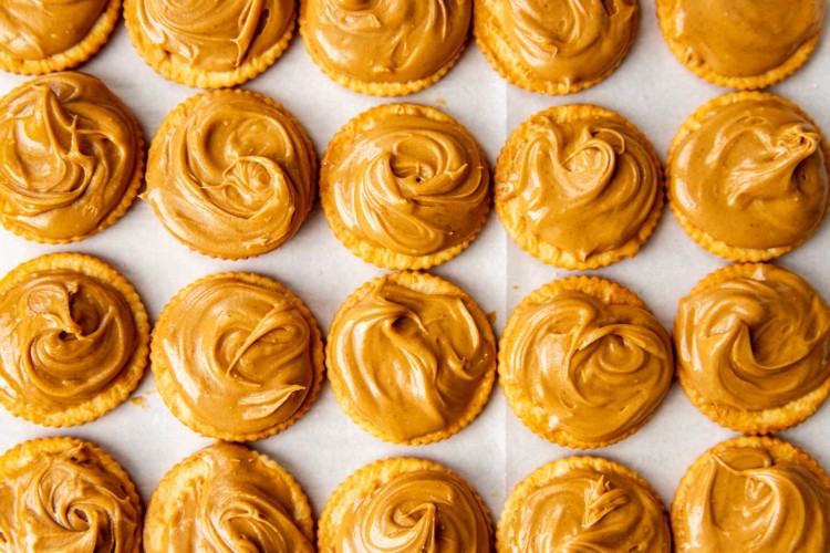 ritz crackers with peanut butter spread