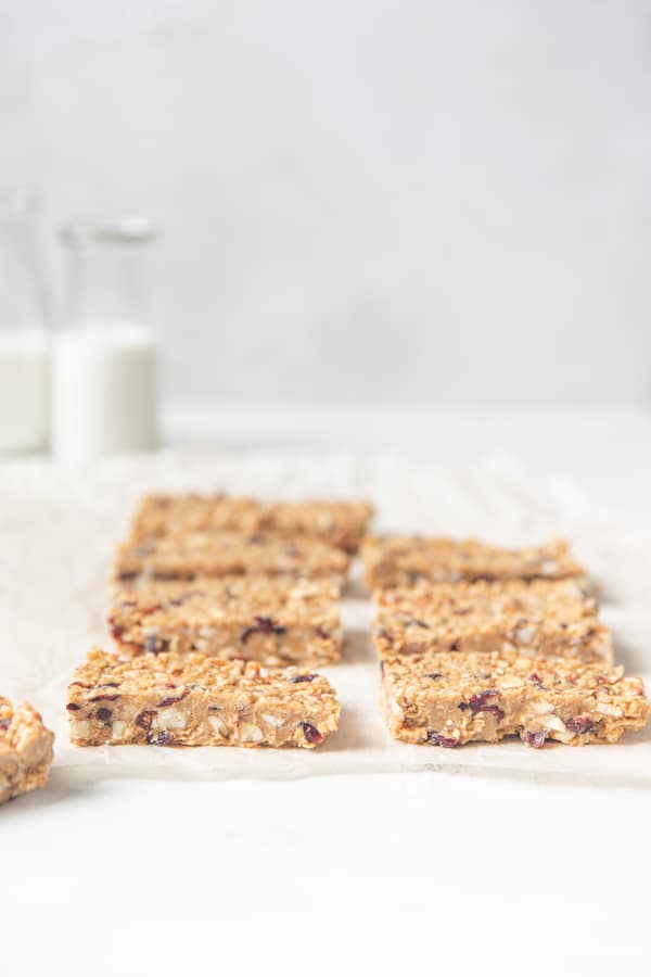 energy bars made with oatmeal, almonds and peanut butter