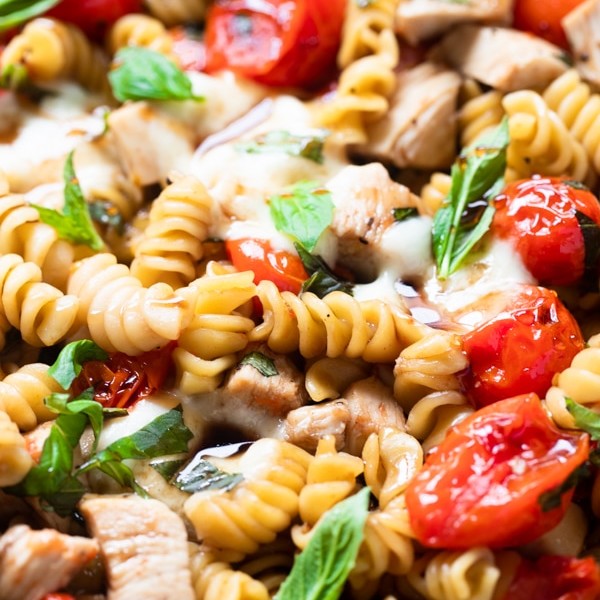 chicken pasta with basil and tomatoes