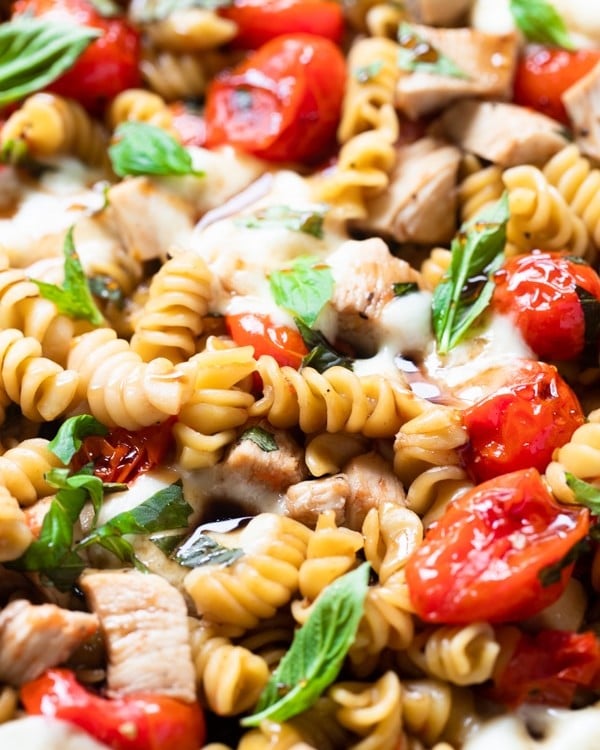 chicken pasta with basil and tomatoes