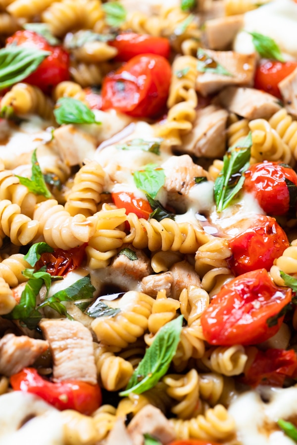 chicken pasta with basil and tomatoes