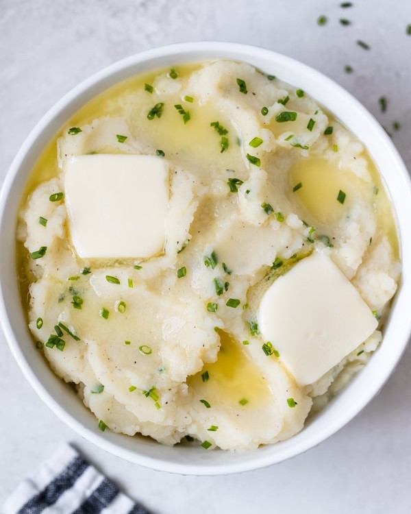 instant pot mashed potatoes in a white bowl