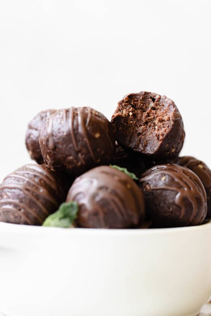 Mint Chocolate Brownie Energy Bites • Kroll's Korner
