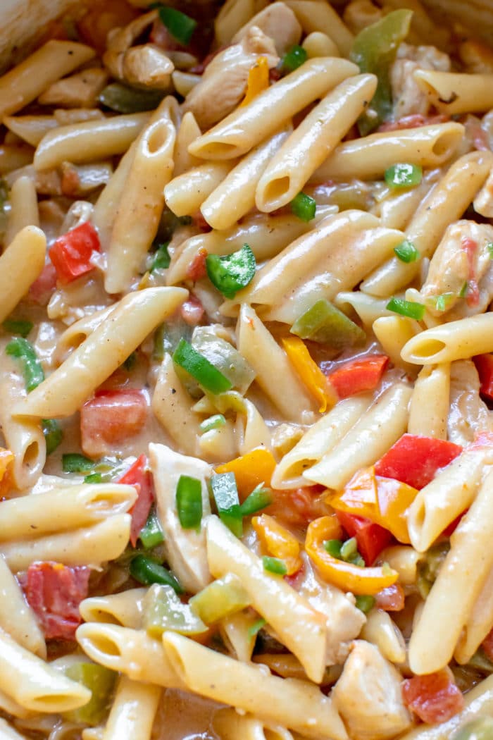 Chicken Fajita Pasta (One Pot) • Kroll's Korner