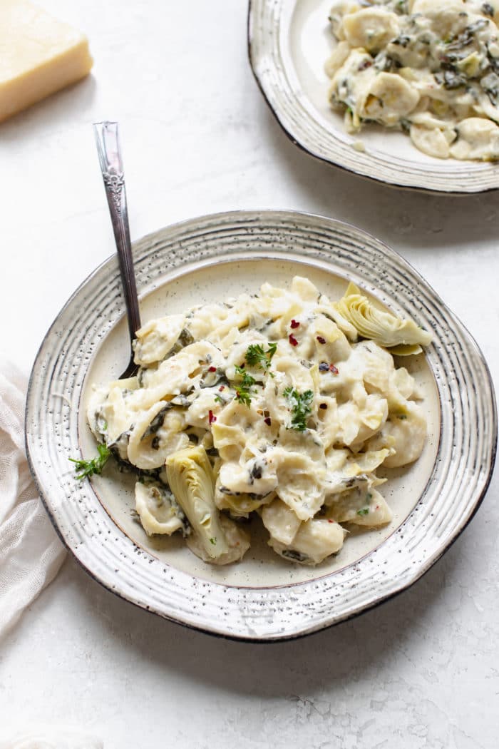 Creamy Spinach Artichoke Pasta • Kroll's Korner
