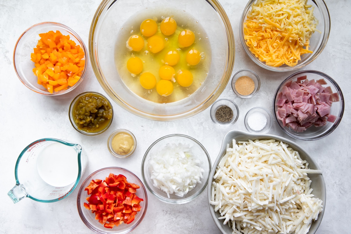 ingredients needed to make a casserole for breakfast with ham, eggs and bell peppers