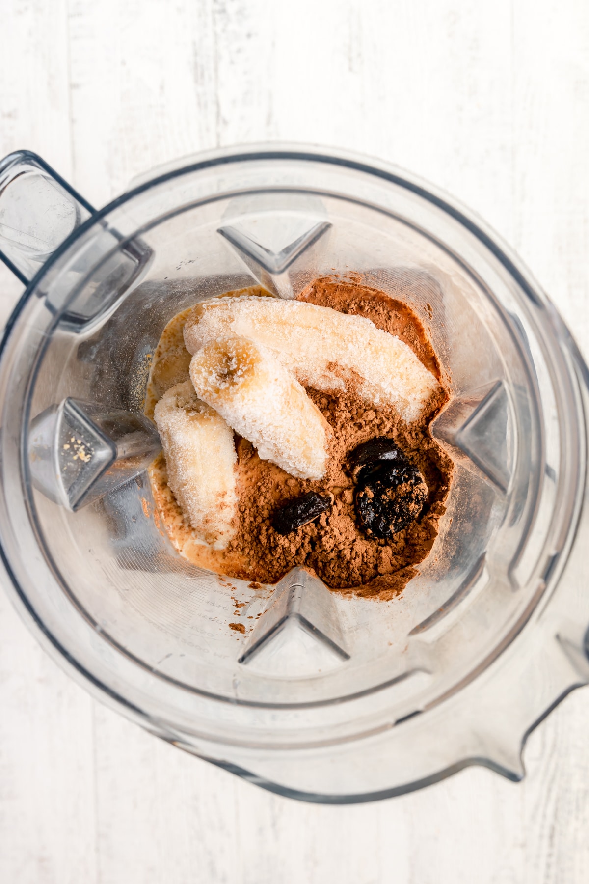 ingredients to make a smoothie in a blender