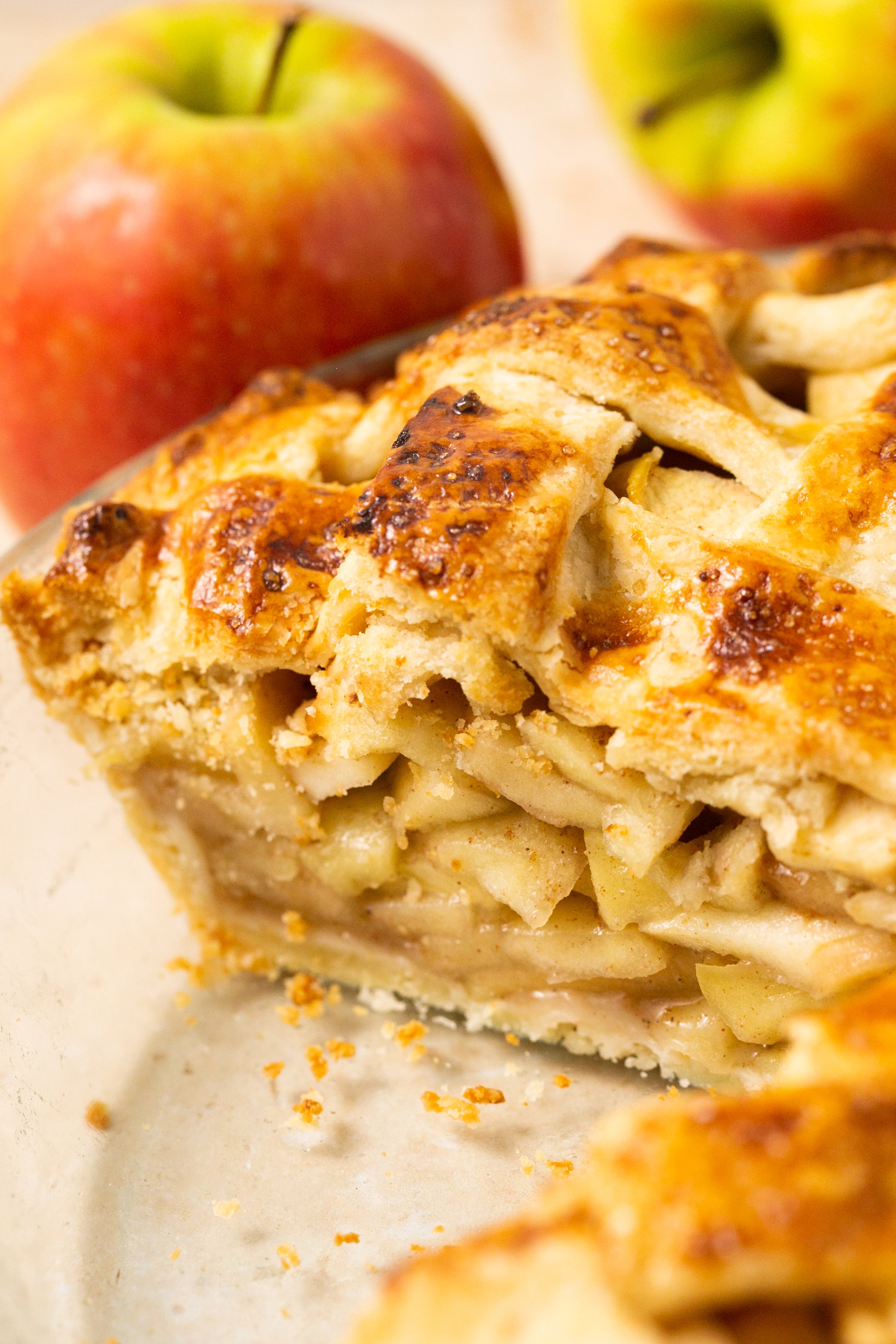 a close up photos of apple pie.