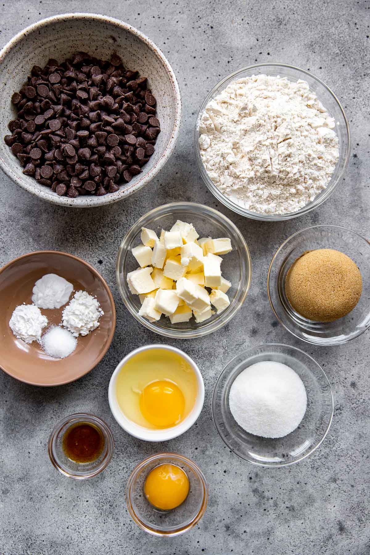Ingredients needed to make chocolate cookie layer in small glass bowls. 