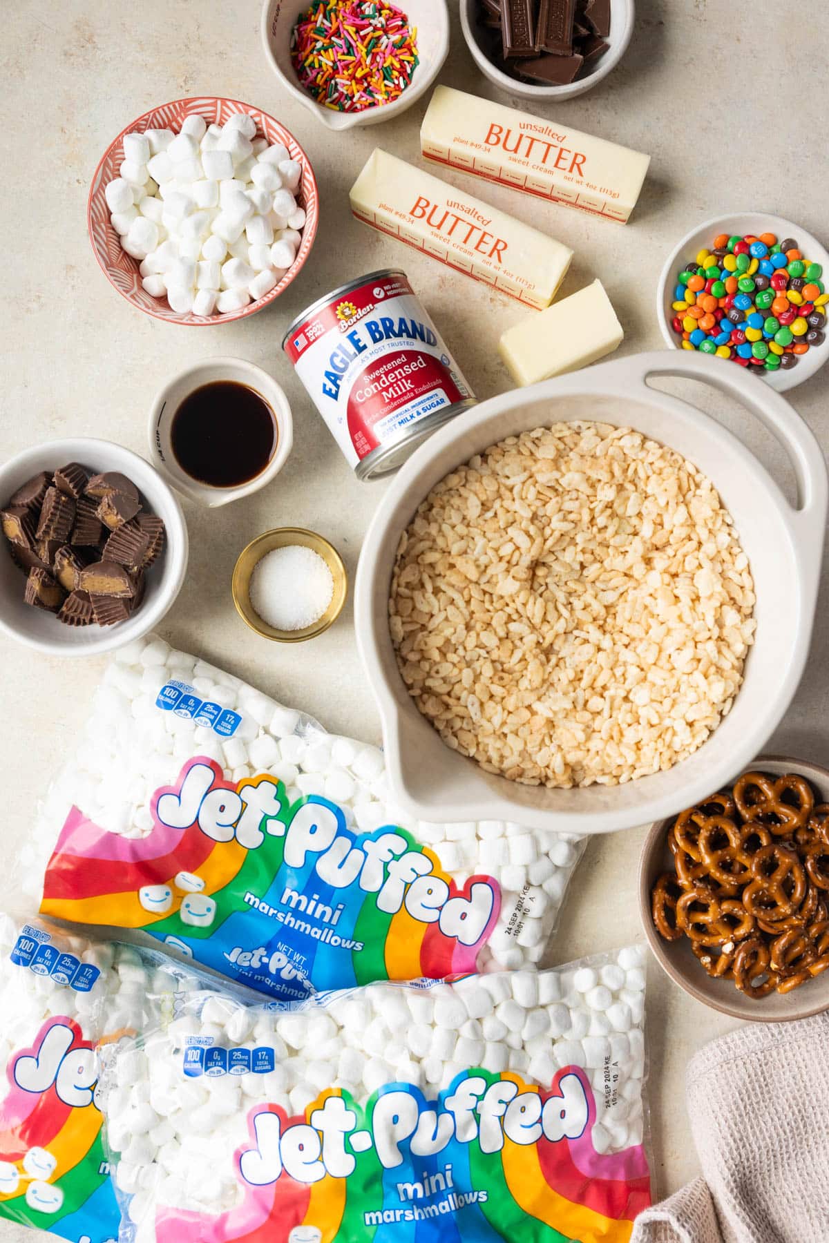 ingredients needed to make rice krispies in glass bowls. 