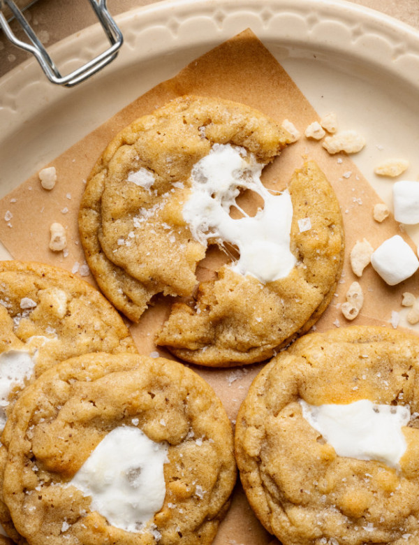 Copycat costco rice krispie cookies on plate.