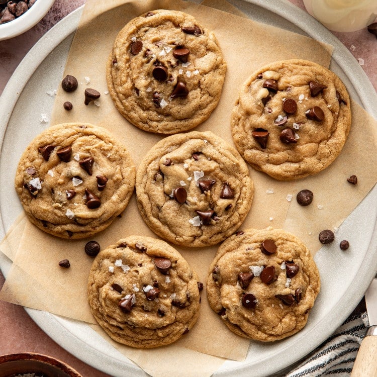 Six cookies cooling on serving plate.