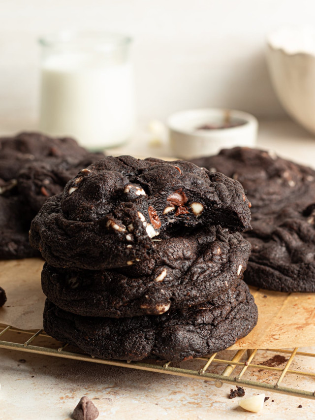 Black and White Chocolate Chip Cookies