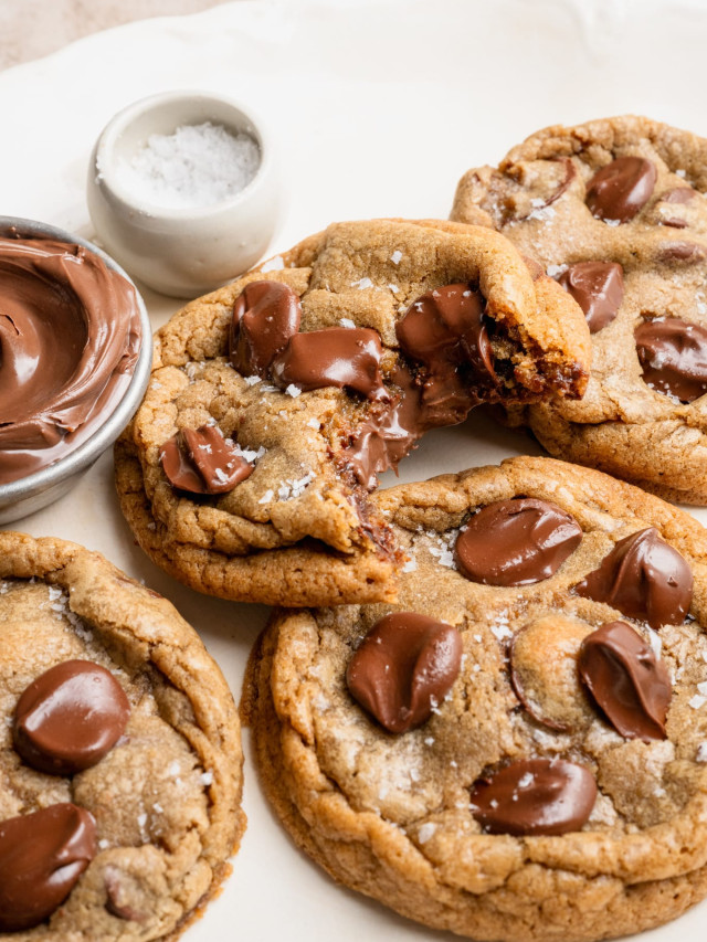 Nutella Stuffed Chocolate Chip Cookies
