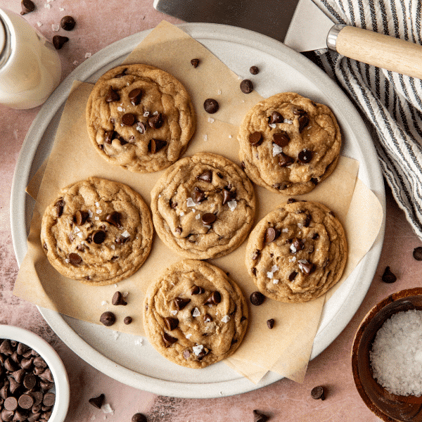 Six cookies on serving plate.